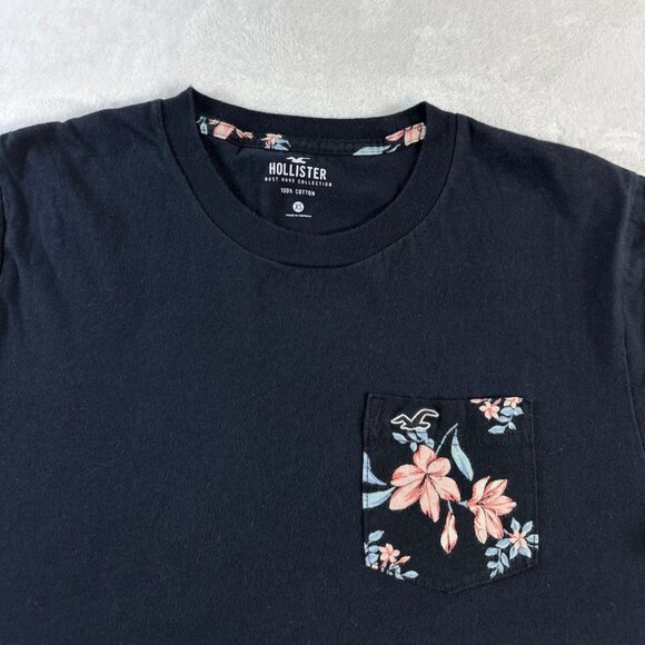 Hollister Mens Navy T-Shirt With Floral Pocket Design Size XS 100% Cotton - Picture 2 of 5